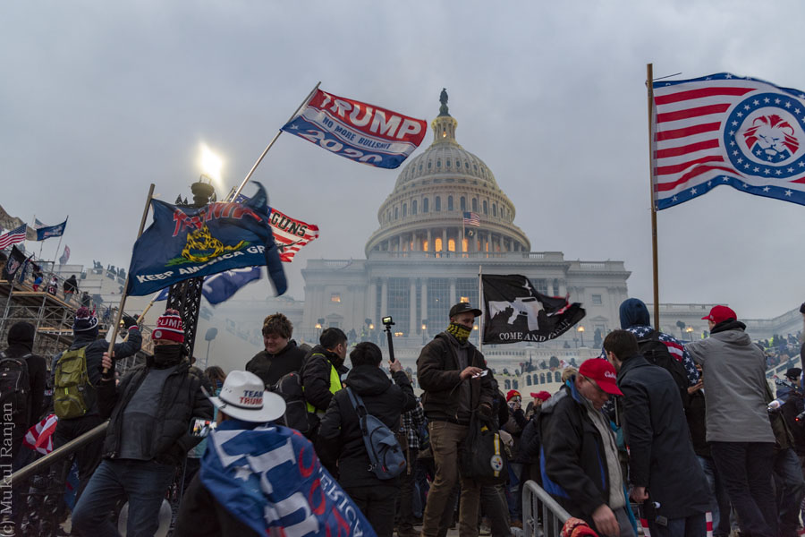 The+pro-Trump+mob+stand+outside+the+Capitol.