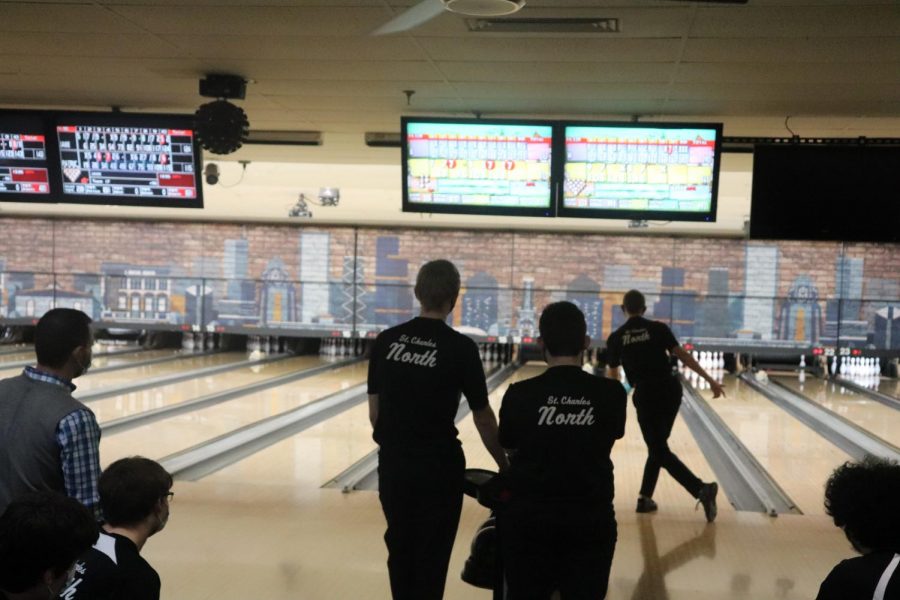 Coach Brett Wikierak and some JV bowlers watch as one of their fellow bowlers takes his turn.