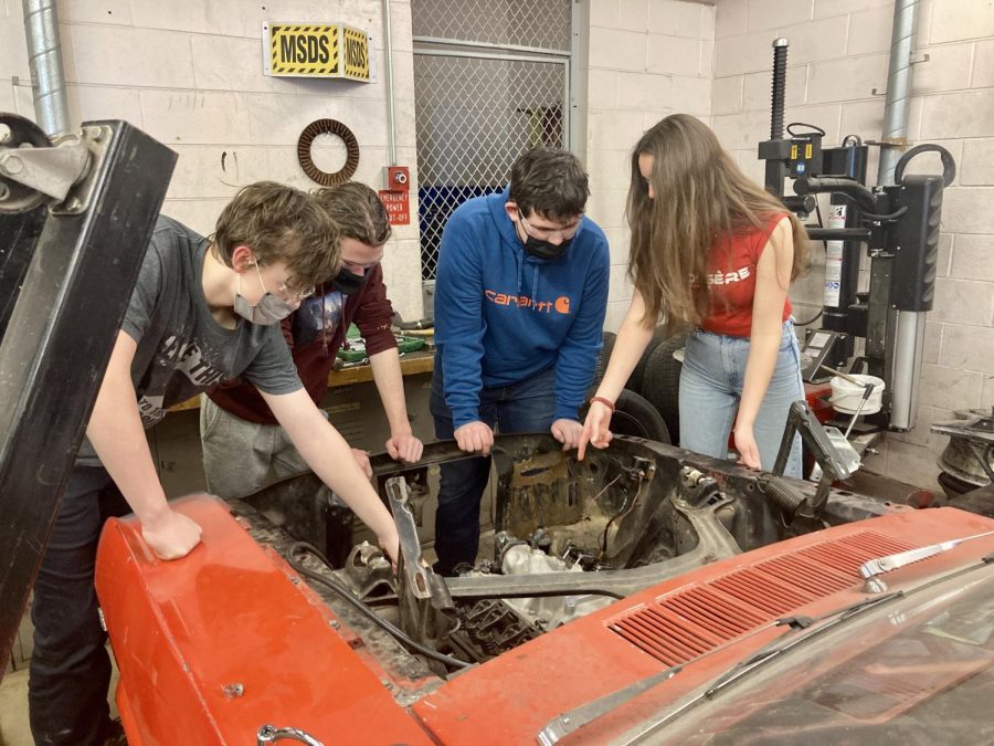 Autos students learn problem solving skills while working on projects