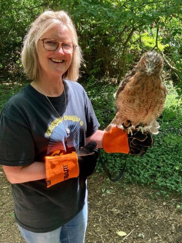 LRC Assistant Trains Falcons in Wildlife Center