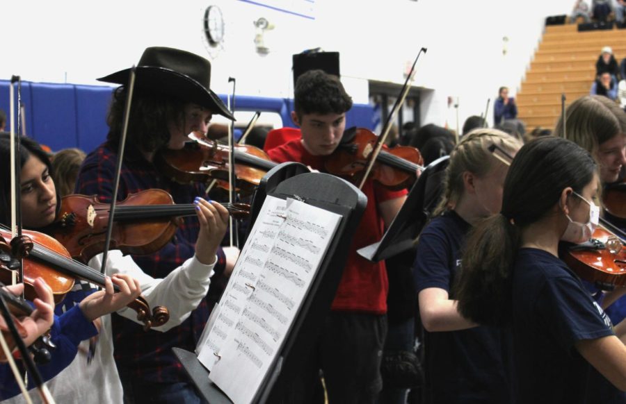 D303 Students perform at Fiddle Fest.