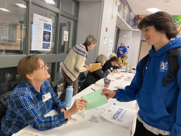 Gallery: North students register to vote in the cafeteria during lunch hours