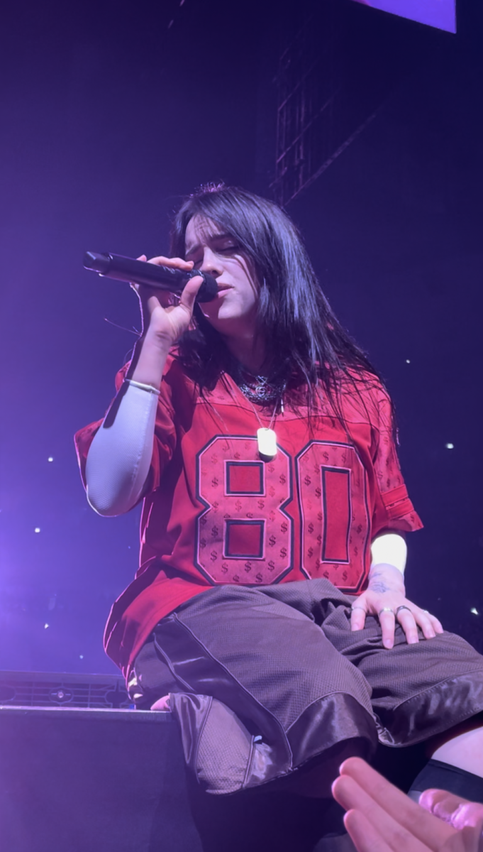 Billie Eilish singing at her Chicago concert.